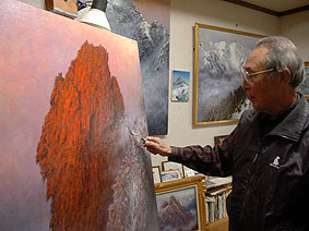 世界の山々歩き、描き半世紀 韮崎にアトリエ山岳画家・武井清さん 
