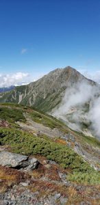 中白根峰から北岳(9月26日撮影)